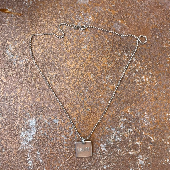 Silver chain “trust” necklace - Picture 3 of 3